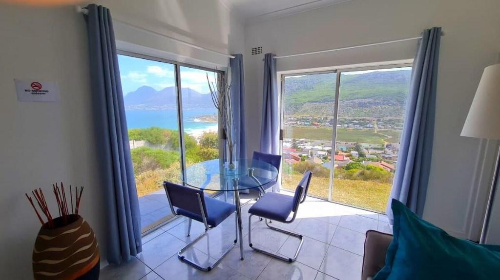 1 Bedroom self-catering, seaview apartment