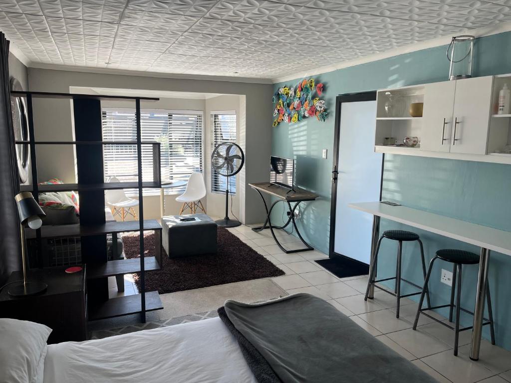 28 on Symonds Luxstudio 4