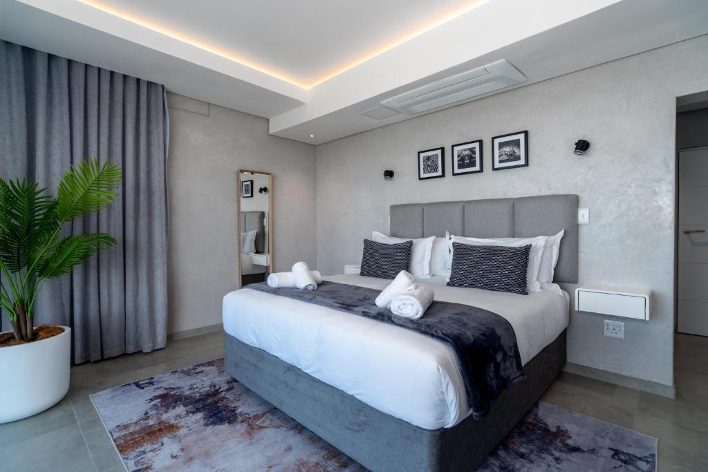 Executive Boulders Beach Suite with Ocean Views