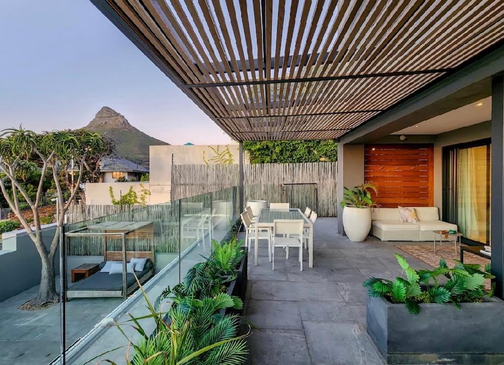BALI SUITE in Camps Bay