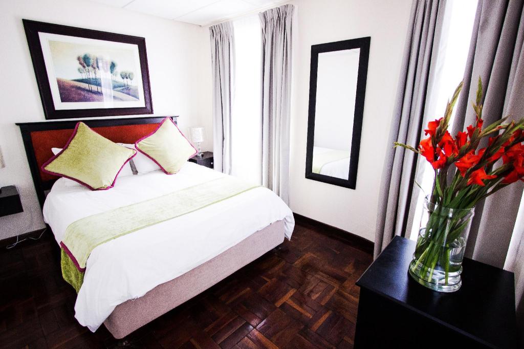 Cape Diamond Hotel