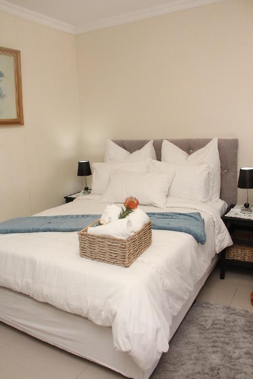 Clean | Cozy renovated studio/wFree Wi-Fi, parking