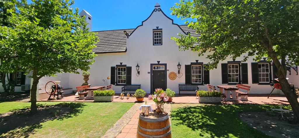 De Leeuwenhof Estate Hotel
