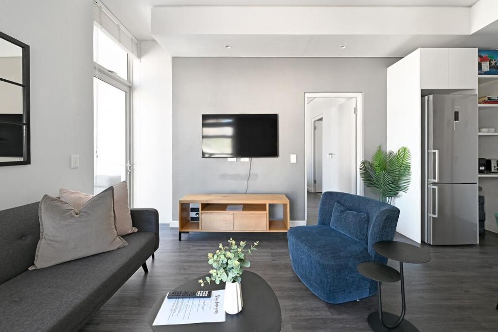 MAYA - 2 Bedroom City Retreat l Backup Power & Parking