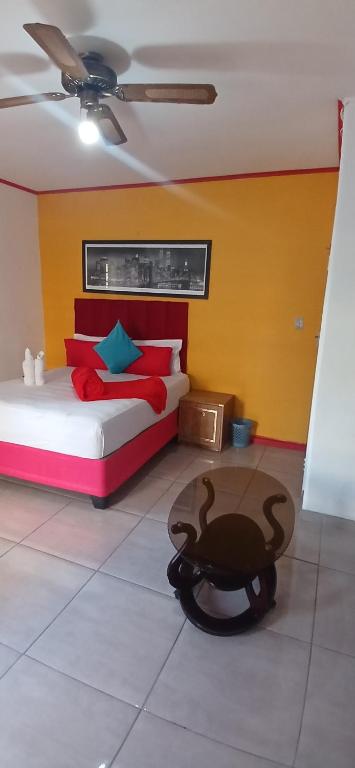 Neo & Ruks Guest Houses parow 4
