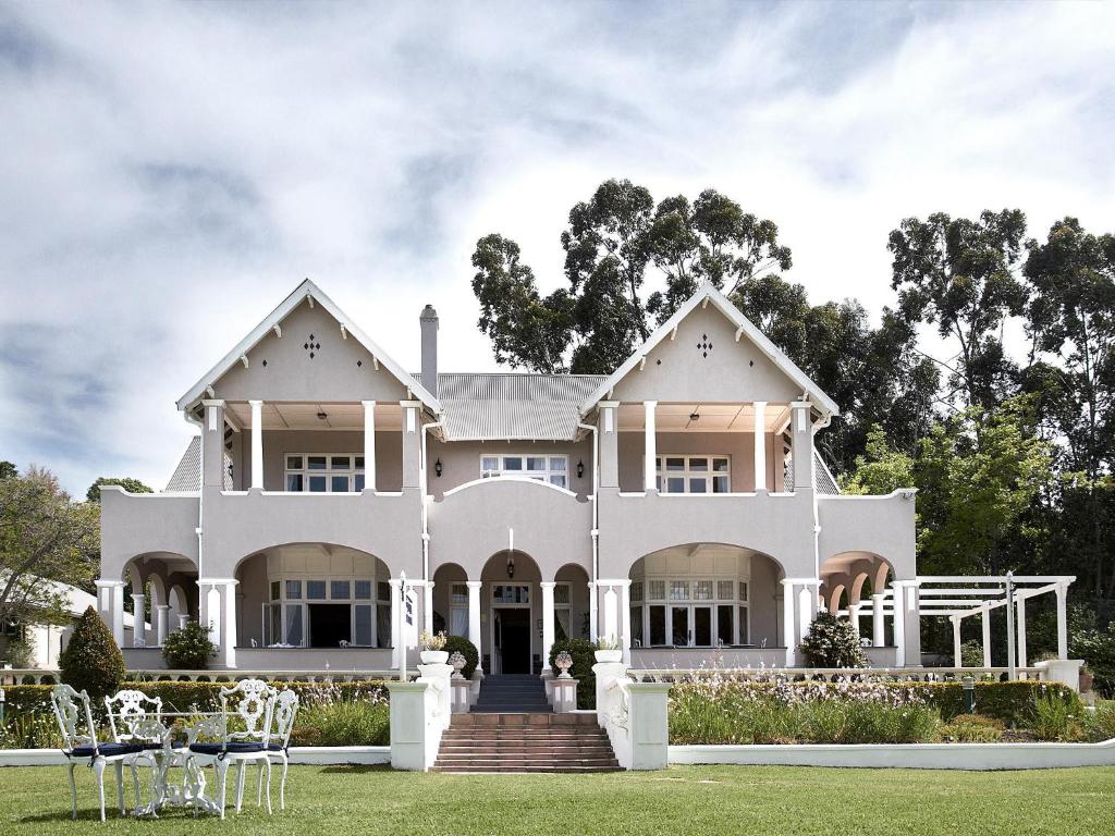 Parkes Manor