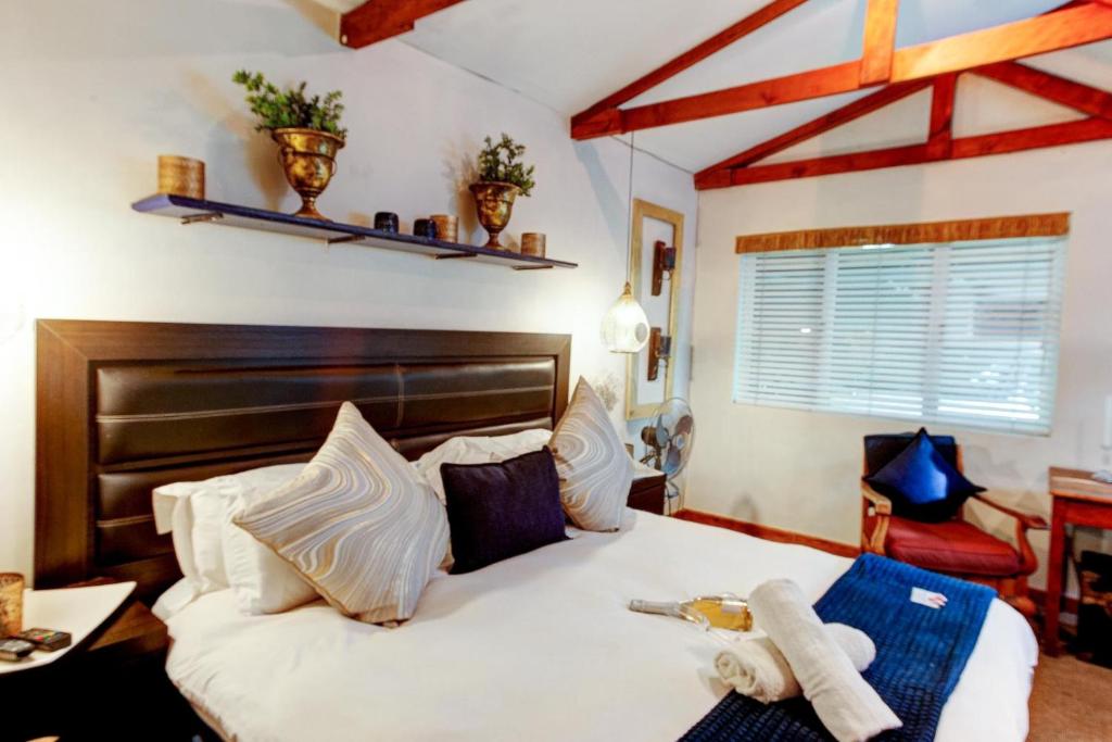 Strand Honeymoon Suite Studio