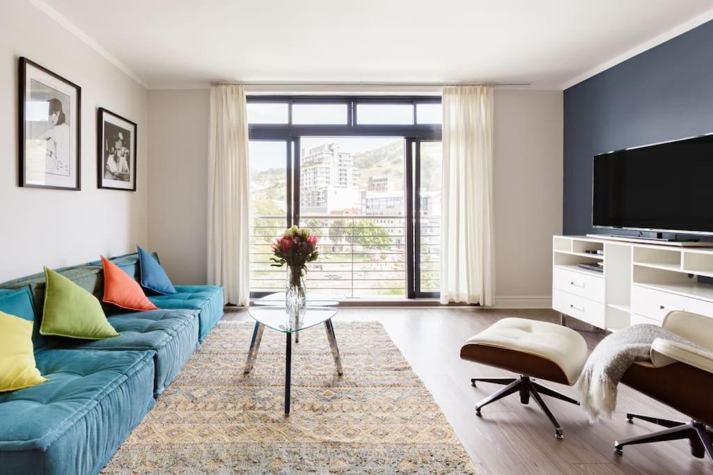 Stylish Apartment with Mountain View in Trendy De Waterkant