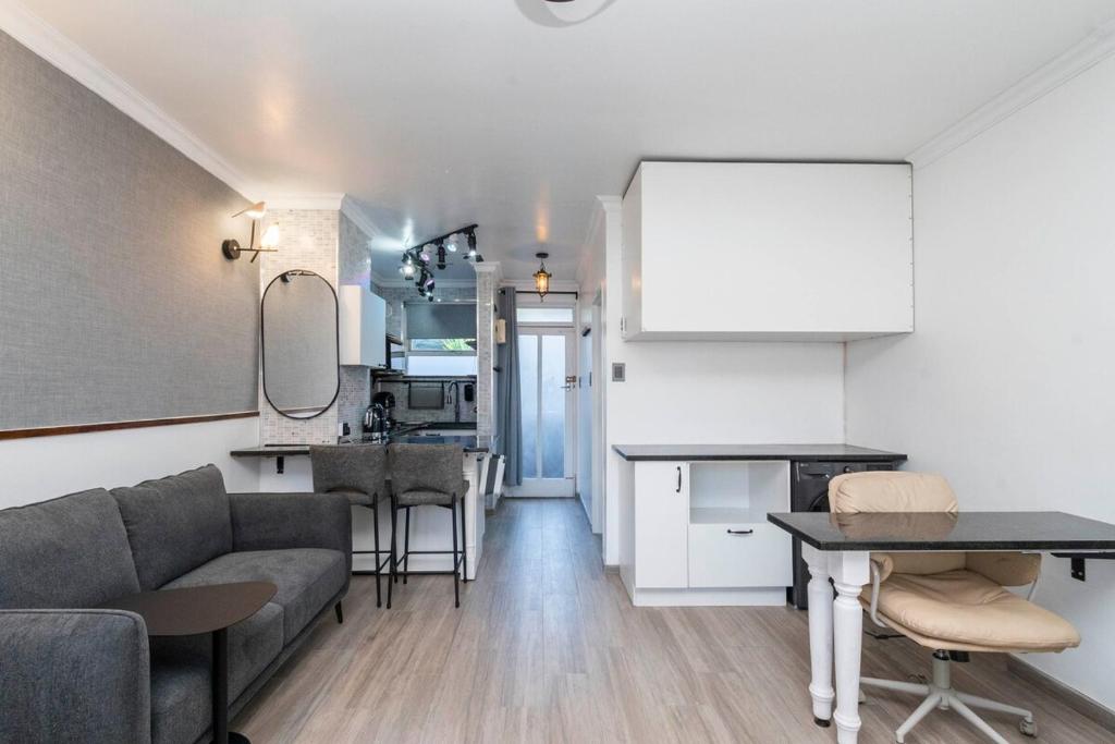 Stylish Monochrome 1BR in Son Vida