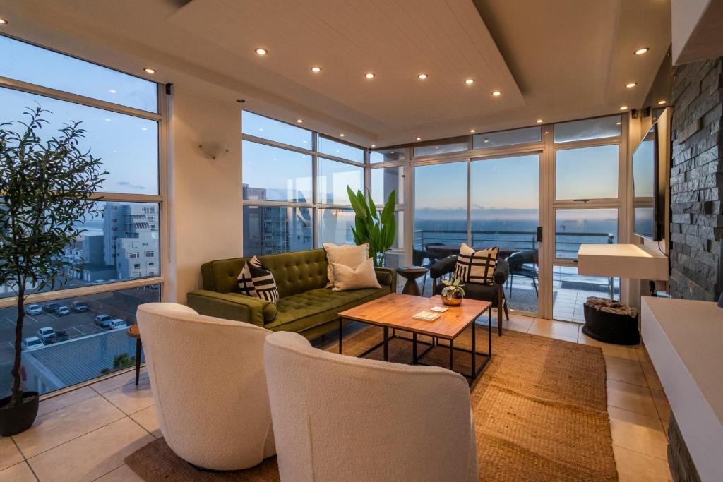 Stylish Sunlit Ocean View Oasis!
