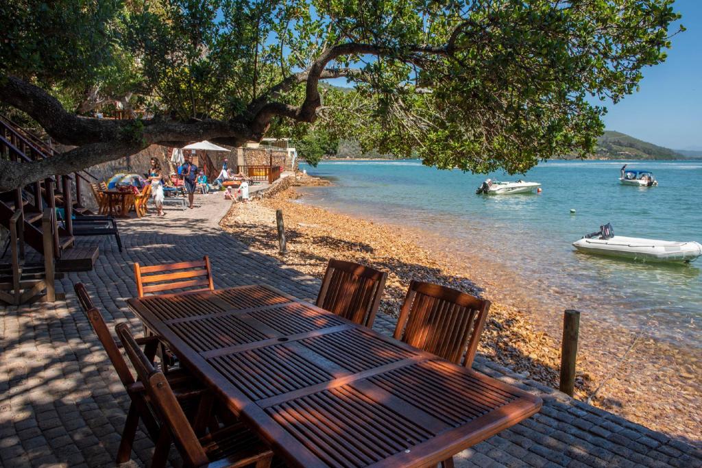 Under Milkwood Chalets