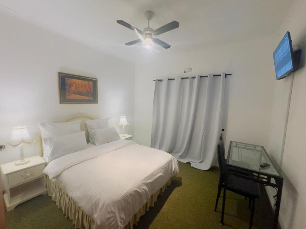 Leisure Lodges Middle Room