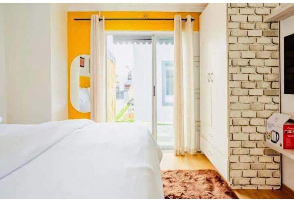 Yellow room in Caline VIP Mews